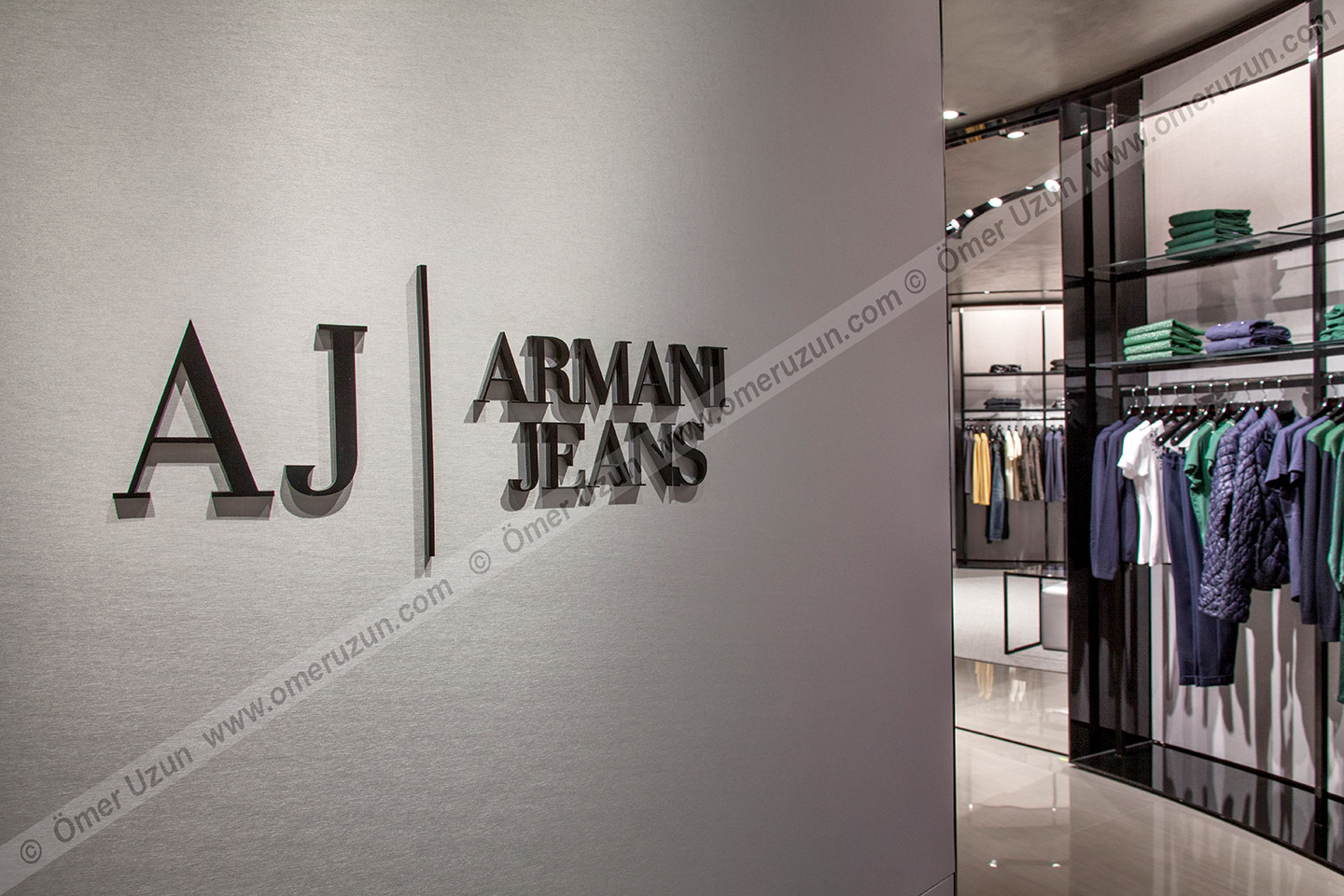 Armani Nişantaşı mağazası Armani Jeans