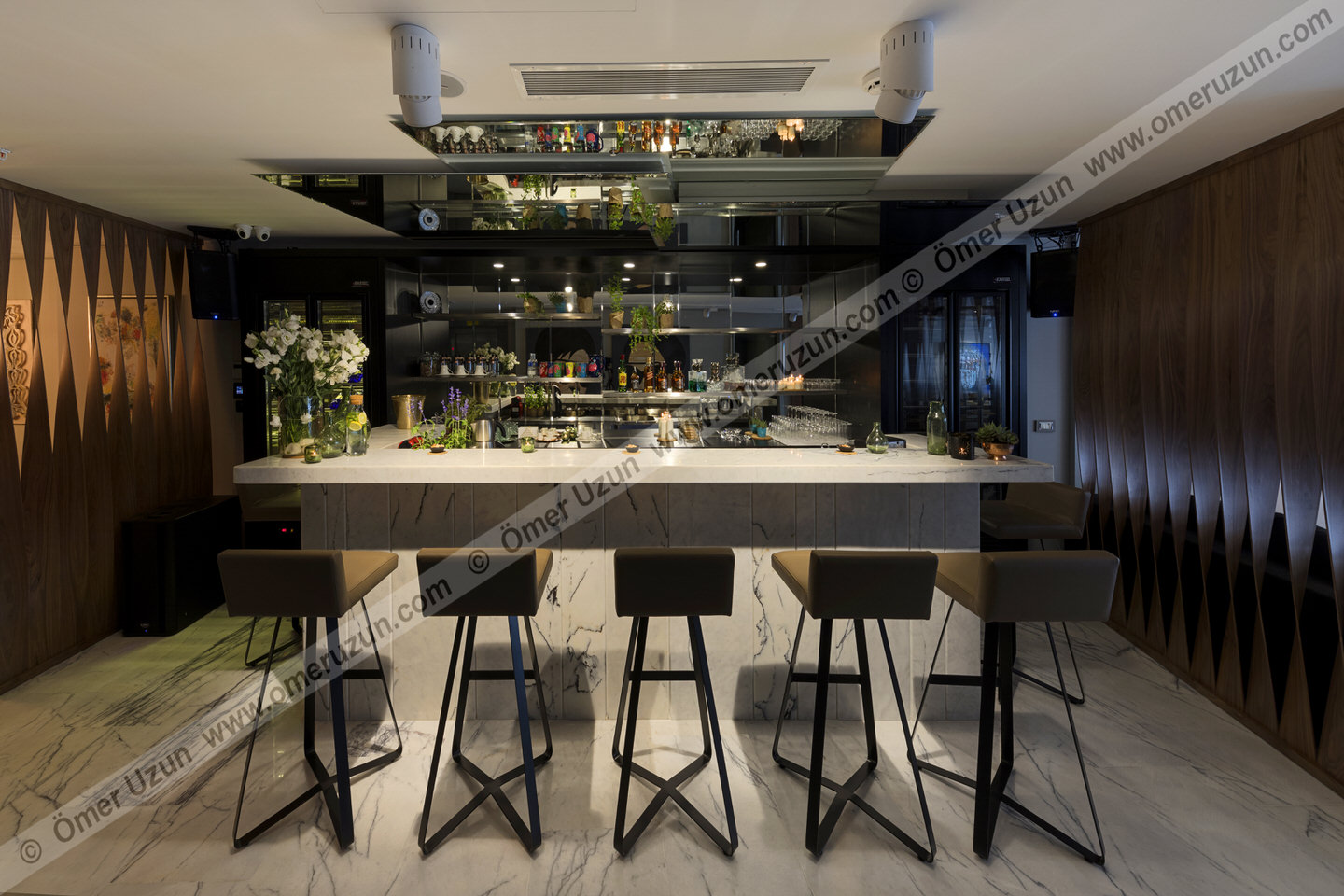 Endless Art Hotel Bar