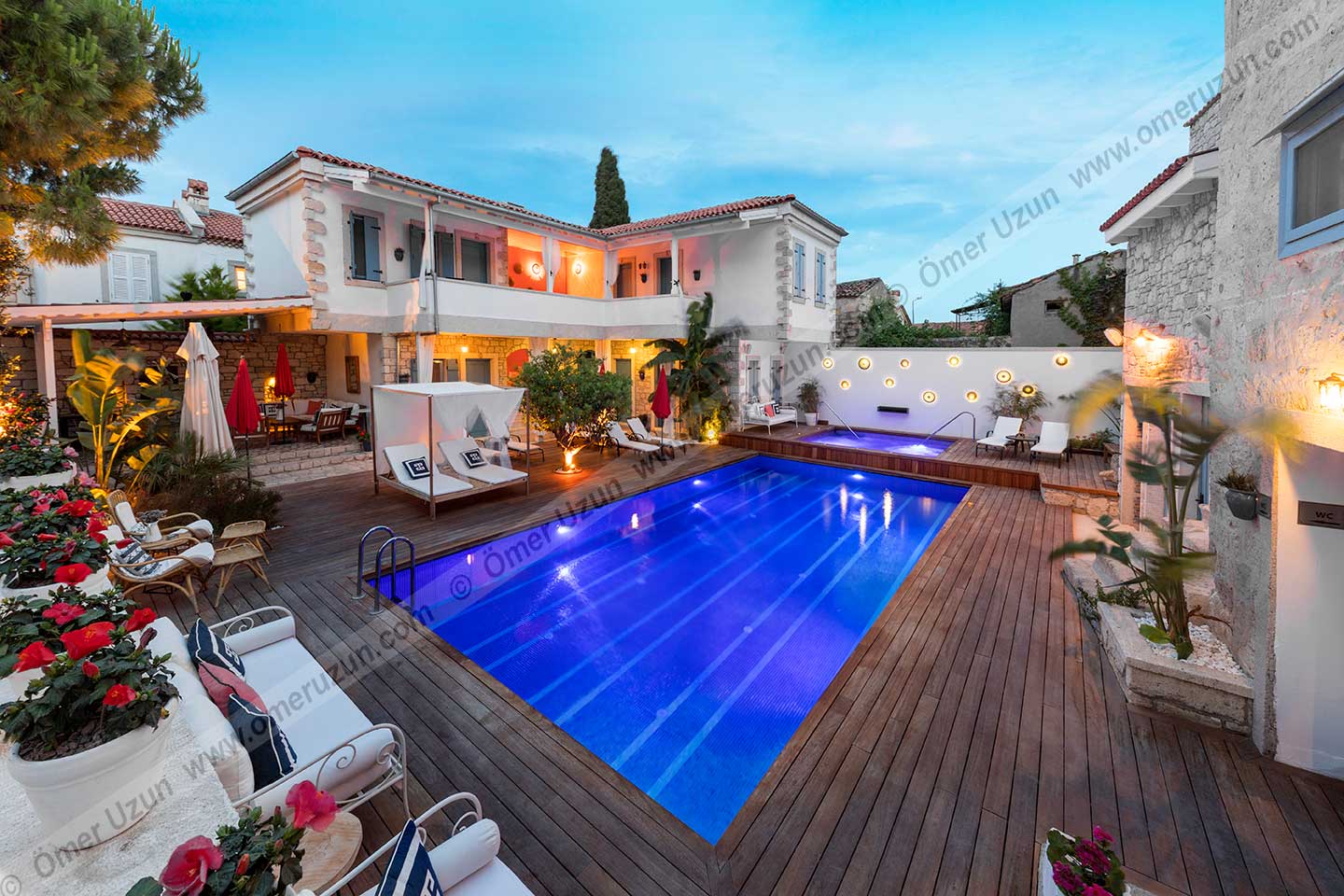 Viento Boutique Hotel Swimming Pool View in the Evening