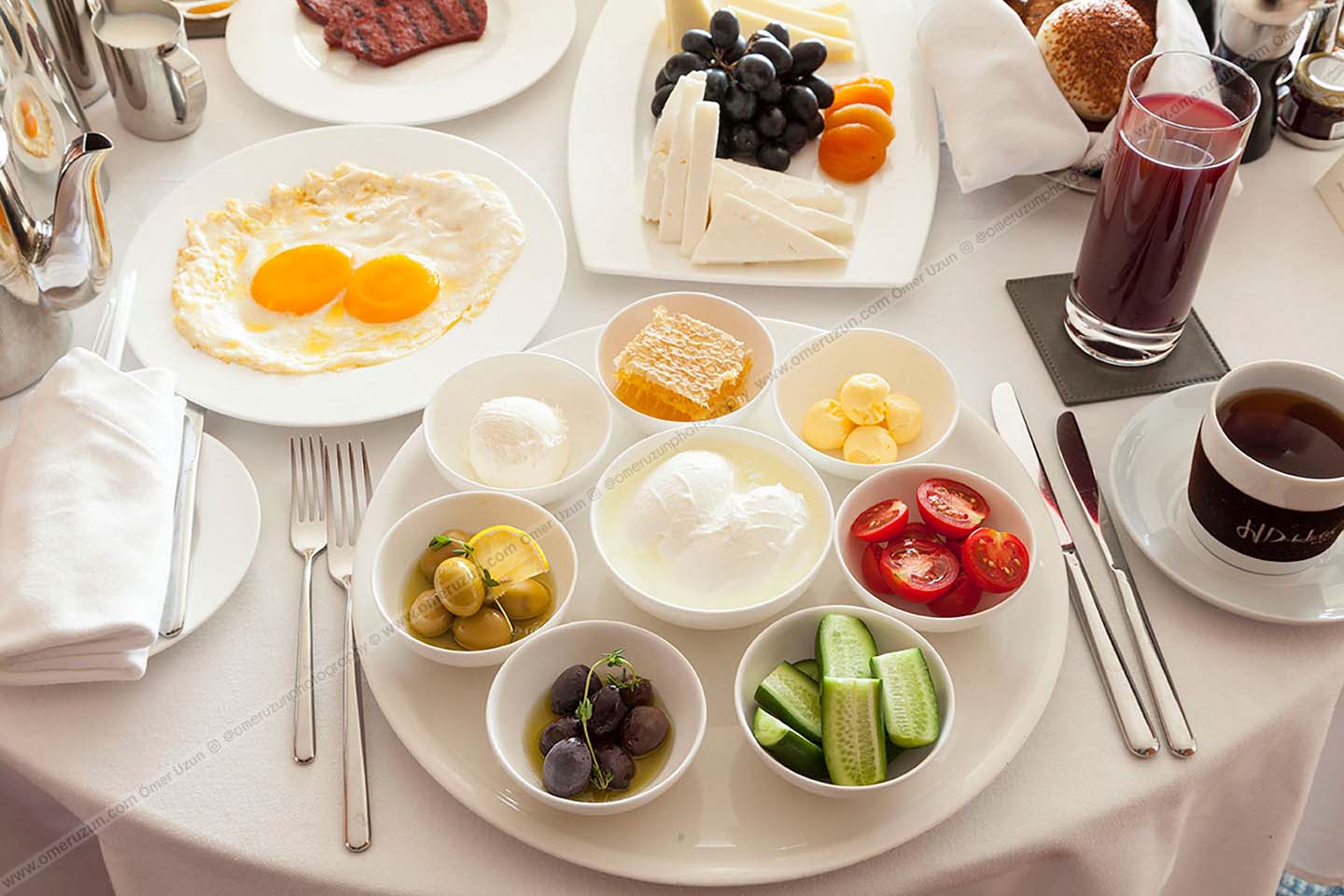 kahvaltı masası üstten görünüm fotoğraf çekimi